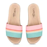 Sandalias planas Beira Rio para mujer, con base color beige y faja ancha superior decorada con franjas horizontales de colores: bordó, naranja, amarillo y turquesa.