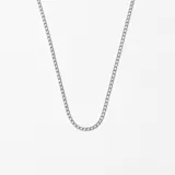 Cadena plateada de eslabones pequeños.