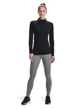 Remera de entrenamiento Under Armour de manga larga con cuello alto, confeccionada en tejido de doble capa con interior cepillado y exterior de secado rápido. Cuenta con paneles de malla en las axilas para ventilación y mangas raglán.
