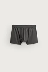 Pack de tres calzoncillos tipo bóxer de algodón elástico, con cintura elástica y costuras reforzadas. Incluye tonos negro, gris oscuro y gris claro.