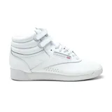 Championes Reebok Freestyle Hi de caña alta, color blanco, con ajuste de cordones y doble tira de velcro en la parte superior.