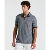 Polo gris jaspeado de algodón orgánico, corte slim fit, con cuello y puños acanalados en azul marino, celeste y blanco. Logo de pingüino bordado en el pecho.