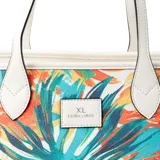 Cartera tipo tote de cuero sintético, con diseño estampado multicolor de hojas tropicales y asas fijas blancas.