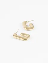 Par de aros dorados de acero quirúrgico hipoalergénico con forma ovalada.