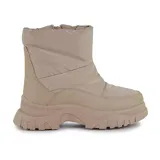Bota corta color beige con plataforma y suela track. Diseño acolchado con cierre lateral.