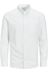Camisa blanca de vestir de manga larga, cuello abotonado y corte slim fit.