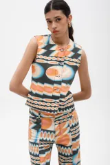 Chaleco de denim con estampado Mandinga Hypnotic.