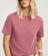 Remera de algodón con efecto desteñido, cuello redondo y mangas cortas, de la marca Marfinno.