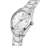 Reloj Maserati Attrazione con caja de acero inoxidable plateado de 43 mm de diámetro, esfera plateada con números 6 y 9, agujas plateadas luminiscentes, cristal mineral, movimiento Miyota y correa de acero inoxidable plateado.