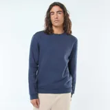 Buzo liso de cuello redondo color azul marino, confeccionado en felpa perchada.