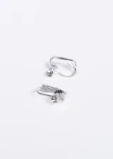 Par de caravanas doradas con forma ovalada y clip, con strass incrustado.