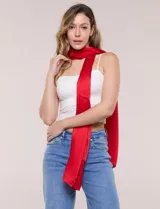 Pashmina rectangular de gasa roja con excelente caída fluida.