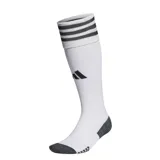 Medias de fútbol Adidas modelo Adi 23, de caña alta, color blanco con las tres tiras características en negro en el puño superior y logo de la marca en el lateral. Presenta puntera y talón reforzados en color gris oscuro.