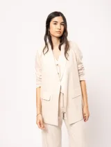 Blazer oversized color beige de corte recto, confeccionado en tela con lino.