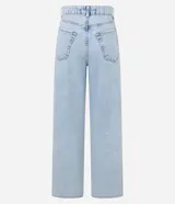 Pantalón wide leg de tiro alto confeccionado en jeans celeste, con trabillas en la cintura, bolsillos delanteros y traseros.