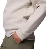 Buzo de cuello redondo color gris claro, confeccionado en mezcla de algodón, con diseño de hombros caídos, puños y dobladillo acanalados. Presenta un estampado circular frontal con la inscripción "Columbia Sportswear" en tonos claros.