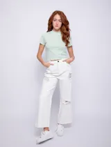 Remera de manga corta color verde agua, con cuello polera y tela texturada.