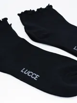 Pack de tres pares de medias cortas color lila, con borde superior con detalle de volados y logo de la marca estampado.