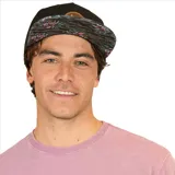 Buzo de cuello redondo color burdeos con logo estampado en el pecho.