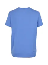 Remera azul de manga corta con cuello redondo y logo estampado en el pecho.