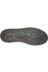 Borcegos de hombre marca Pegada color tostado, con cordones al tono, cuello de tejido marrón y suela track. Presenta detalle de inscripción en el lateral.