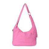 Bolso bandolera rosa de tela con bolsillo frontal y asa con detalle de aro.