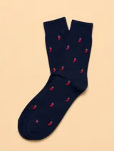 Medias de algodón color azul marino con estampado de pequeños chiles rojos.
