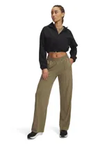 Pantalón de entrenamiento Under Armour modelo Meridian, de corte recto y pierna ancha. Presenta cintura elástica de tiro medio, bolsillos laterales y detalle de costuras verticales tipo pliegue en el frente.