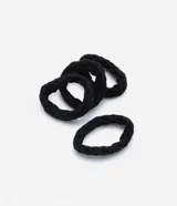 Set de cuatro gomitas de pelo negras, texturizadas y sin costuras.