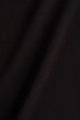 Polera de manga larga confeccionada en punto de viscosa suave, con cuello alto ajustado.