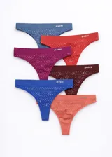 Pack de seis bombachas tipo cola less confeccionadas en microfibra sin costuras. Presentan un diseño estampado con pequeños puntos y estrellas brillantes, con el logo de la marca en la cintura. Incluye refuerzo de algodón en la zona íntima.