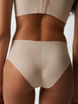 Pack de tres bombachas de corte láser en colores negro, marrón y beige.