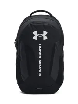 Mochila Under Armour Hustle 6.0 color negro, con tecnología UA Storm resistente al agua. Cuenta con compartimento acolchado para portátil, bolsillo para ropa sucia o calzado, bolsillos laterales para botellas y sistema Molle para sujeción adicional.
