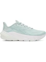 Championes de running Under Armour modelo Turbulence 3, color verde agua con suela blanca. Presentan parte superior de malla de doble capa transpirable y mediasuela con tecnología Charged+ para mayor amortiguación y retorno de energía.