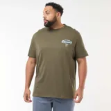 Camiseta de manga corta color verde militar, con cuello redondo y estampado pequeño en el pecho con el logo de Deacon's.