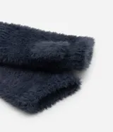 Guantes sin dedos confeccionados en tejido de punto con textura de pelitos, de diseño suave y abrigado.