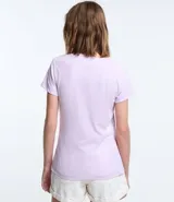 Remera azul de algodón con cuello en V y bolsillo en el pecho.