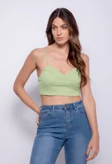 Top corto color verde claro, con tirantes finos regulables y detalles de costura que simulan un corset.