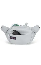 Riñonera negra de la marca JanSport, modelo Fifth Avenue, con parche frontal de la marca y cierres metálicos.