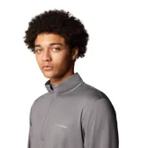 Remera de manga larga Columbia con tecnología Omni-Wick, diseñada para actividades al aire libre. Presenta un diseño de media cremallera en el cuello, paneles laterales en color negro, aberturas para los pulgares en los puños y detalles reflectantes.