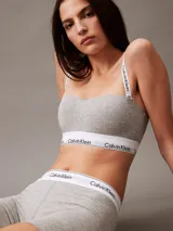 Corpiño gris de algodón modal con banda inferior elástica blanca con logo Calvin Klein.