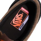 Championes Vans Skate Era Wafflecup, modelo de skate rediseñado con construcción resistente. Presenta una combinación de colores negro y marrón, con detalles en naranja en la suela y el logo. Incluye refuerzo DuraCap para mayor durabilidad y plantilla PopCush para protección contra impactos.