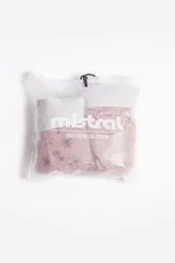 Pack de dos boxers para hombre, uno azul con estampado de dinosaurios y otro azul marino con estampado de símbolos.