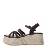 Sandalias de plataforma Miss Carol modelo Corena, color marrón, con suela revestida en yute tipo espadrille. Presenta múltiples tiras finas con pespuntes contrastantes, hebillas metálicas regulables y sujeción al tobillo.