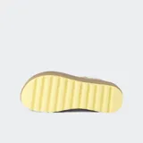 Sandalias Reef Water Rem Higher color beige con plataforma y suela con diseño de tacos. Cuentan con tiras ajustables con velcro y plantilla de EVA moldeada por compresión.