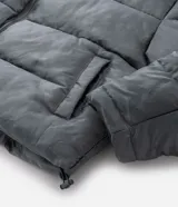 Campera puffer masculina Blue Steel, con diseño acolchado, cuello alto, cierre frontal por cremallera y efecto metalizado en tono gris.