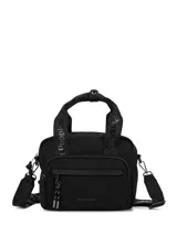 Cartera tipo bandolera de color negro, confeccionada en material sintético resistente. Presenta doble asa superior con el logo de la marca estampado, correa ajustable y extraíble, y un bolsillo frontal con cierre. Incluye detalles metálicos y el logo de Hush Puppies en la parte inferior.