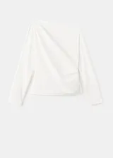Blusa blanca de algodón con cuello asimétrico, detalles fruncidos, manga larga y cierre de cremallera lateral.