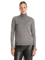 Polera de tejido fino con cuello alto, manga larga y detalle de tajo en los puños.