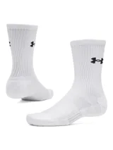 Medias deportivas largas Under Armour de color blanco, fabricadas en mezcla de algodón, con el logo de la marca bordado en negro en el lateral del tobillo.